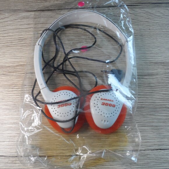 Canada 3000 Airlines Vintage Headphones - Picture 1 of 2